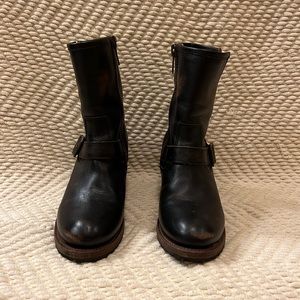 Black warn look. Only wore twice.